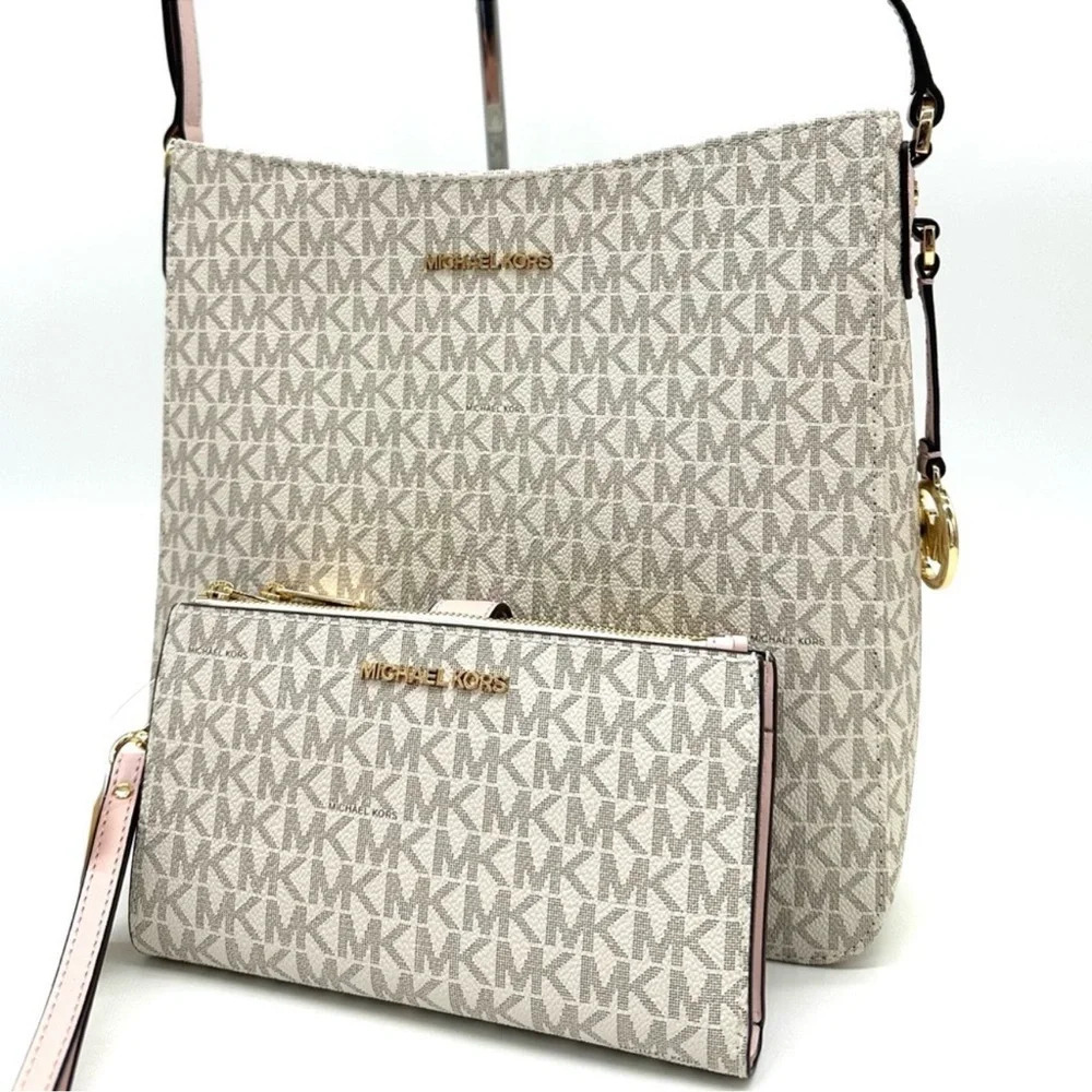 Michael Kors Large Messenger Bag & Large Double Zip Wallet Vanilla/Powder Blush